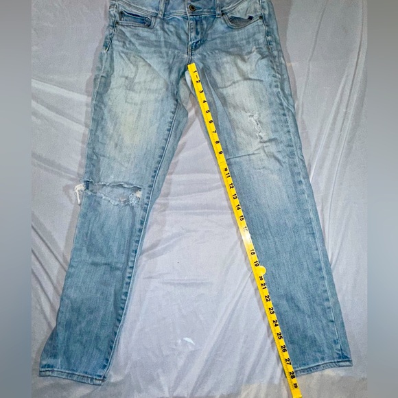 American Eagle • Destroyed Light Wash Skinny Jeans • Size 8 - Picture 7 of 8